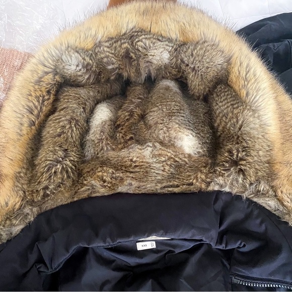 Aritzia Parka Goose Down Asymmetrical Faux Fur Hood Fall Winter Black XXS GUC - Picture 10 of 13